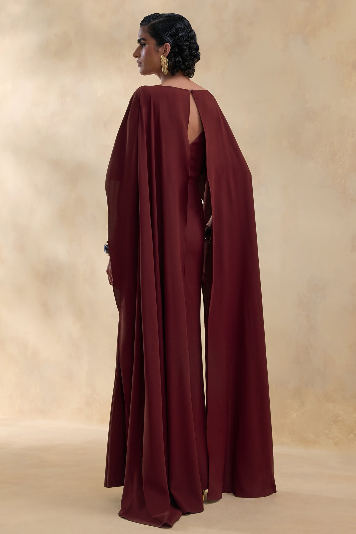 ECM_HR_CL136358037---Pristina-_-Burgundy-Boat-Neck-Woven-Maxi-Dress-With-Cape-Detail-4.jpg