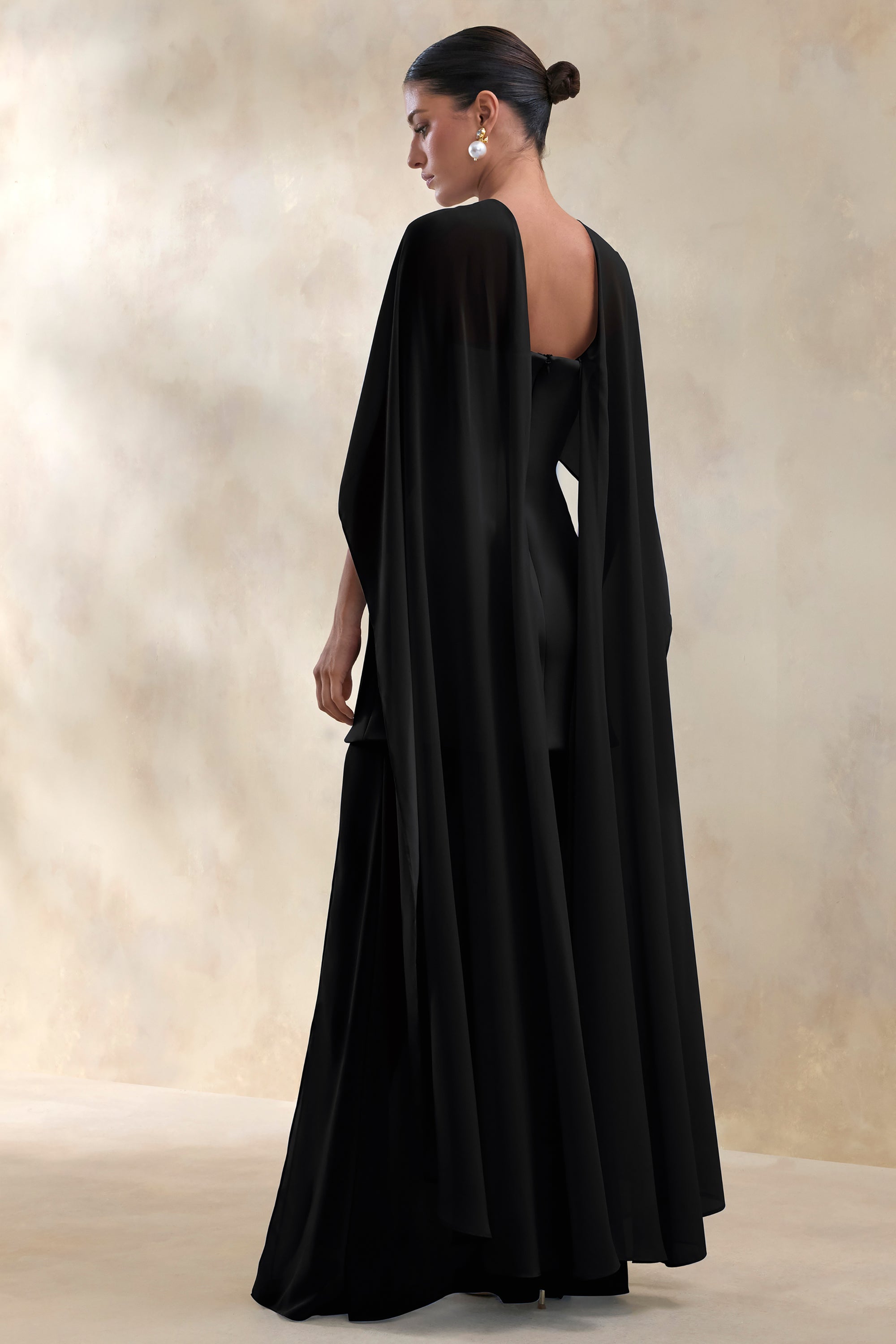 ECM_HR_CL136957002---Chessa-Black-Boat-Neck-Maxi-Dress-With-Sheer-Cape0.jpg