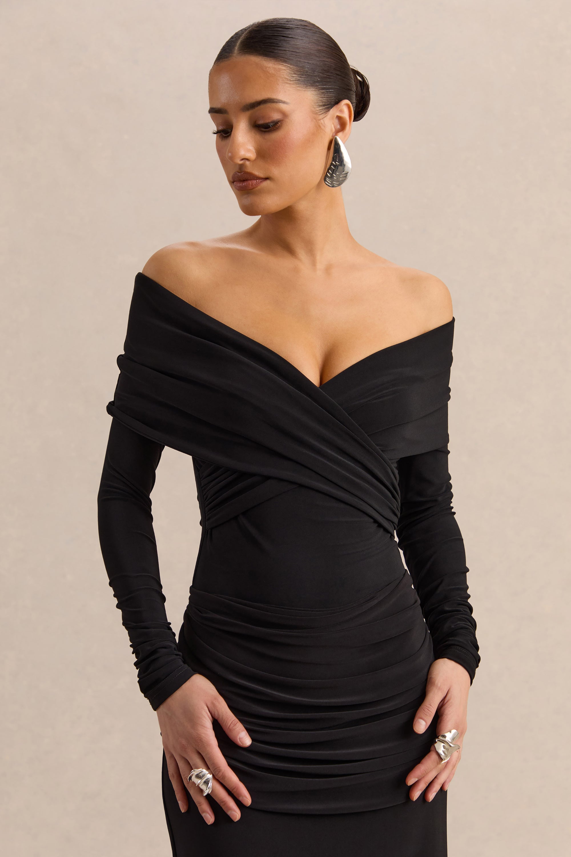 ECM_HR_CL137820001---Kaelis-_-Black-Bardot-Neck-Bodysuit-With-Long-Sleeves-+-CL137836001---Esara-_-Black-Maxi-Skirt-With-Gathered-Detailing-5.jpg