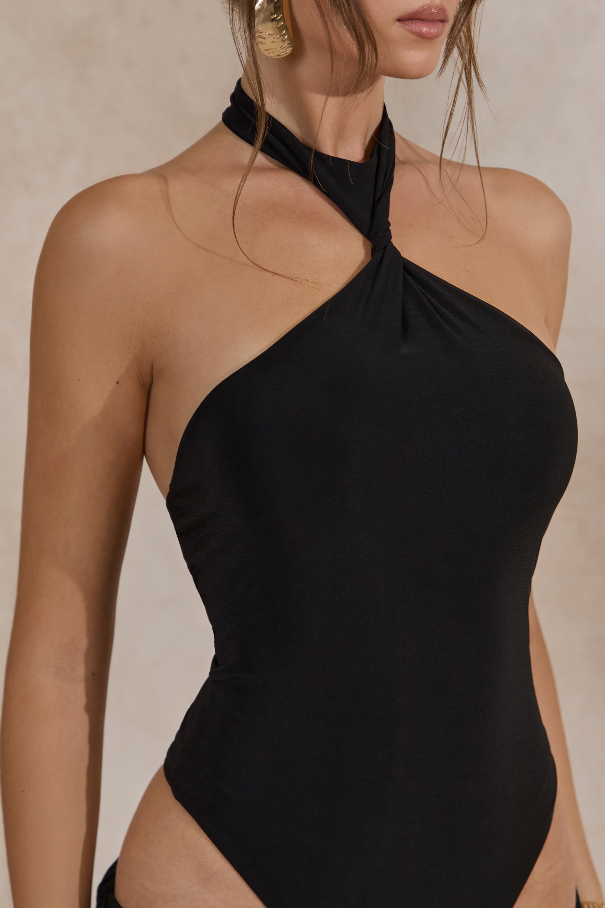 ECM_HR_CL137822001---Lillia-_-Black-Twisted-Halter-Neck-Bodysuit-+-CL137836001---Esara-_-Black-Maxi-Skirt-With-Gathered-Detailing-11.jpg