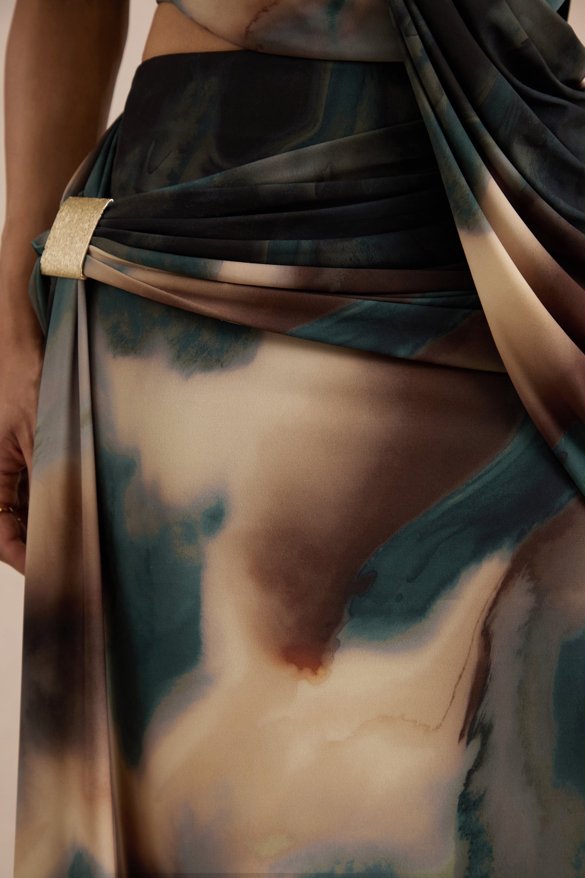 ECM_HR_Lilias Black And Blue Ombre Print Extreme Plunge-Neck Top CL138400132 cl138401132 co ord  106.jpg