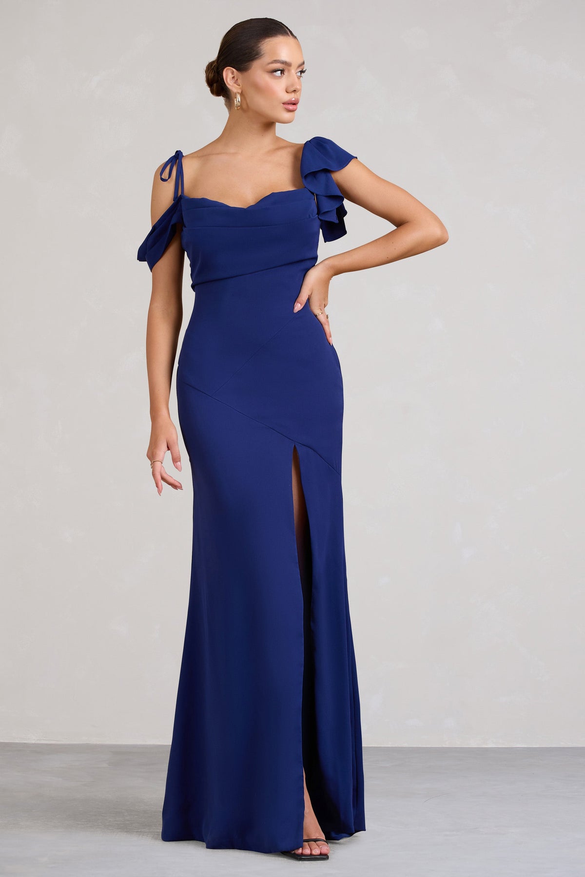Merlot | فستان طويل بثنيات غير متماثلة باللون الأزرق الداكن