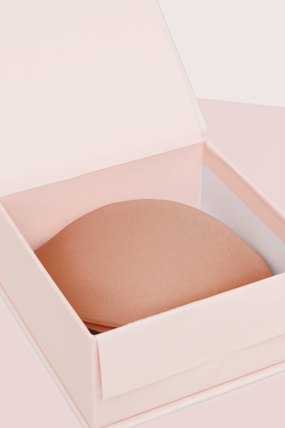 Magic Sticky Bra | حمالة صدر مبطنة لزجة من Boomba بلون كراميل