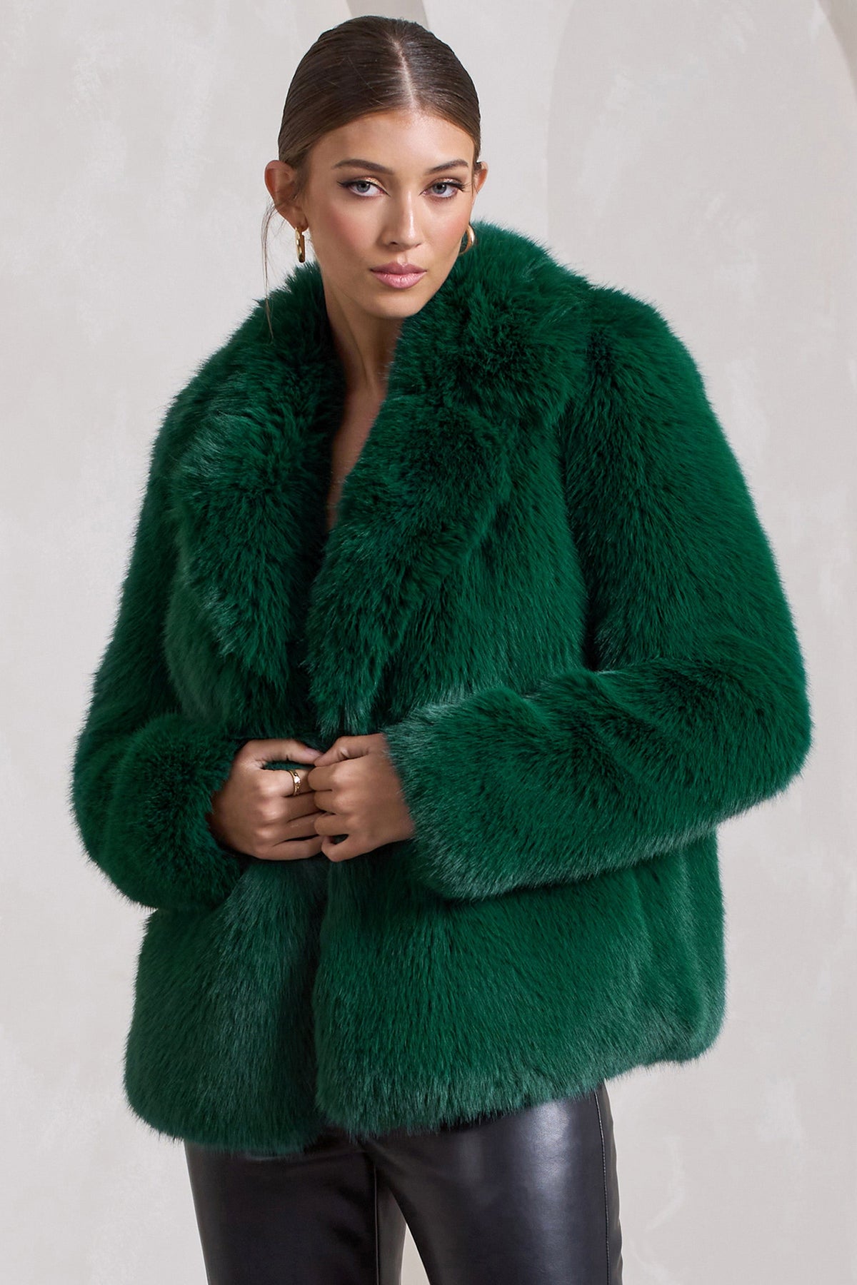 WB_CL129538047-HotToddyBottleGreenShortFauxFurCoat1_e00ab874-dc78-4ec4-a598-0b2bf33a3cfb