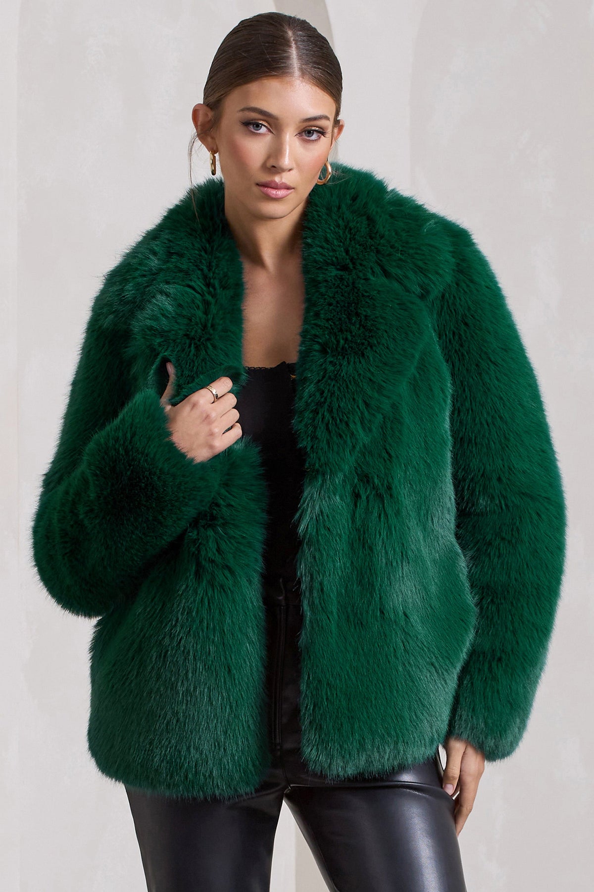 WB_CL129538047-HotToddyBottleGreenShortFauxFurCoat4_e0faa023-16c6-49b4-892a-c338954f8c56