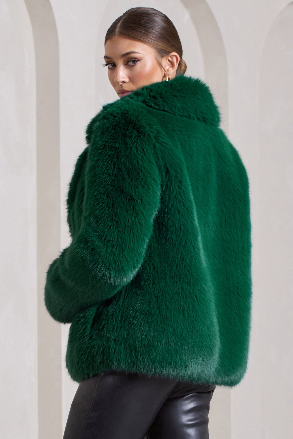 WB_CL129538047-HotToddyBottleGreenShortFauxFurCoat5_72e2564c-c51d-4df8-886f-3da6a77058fd