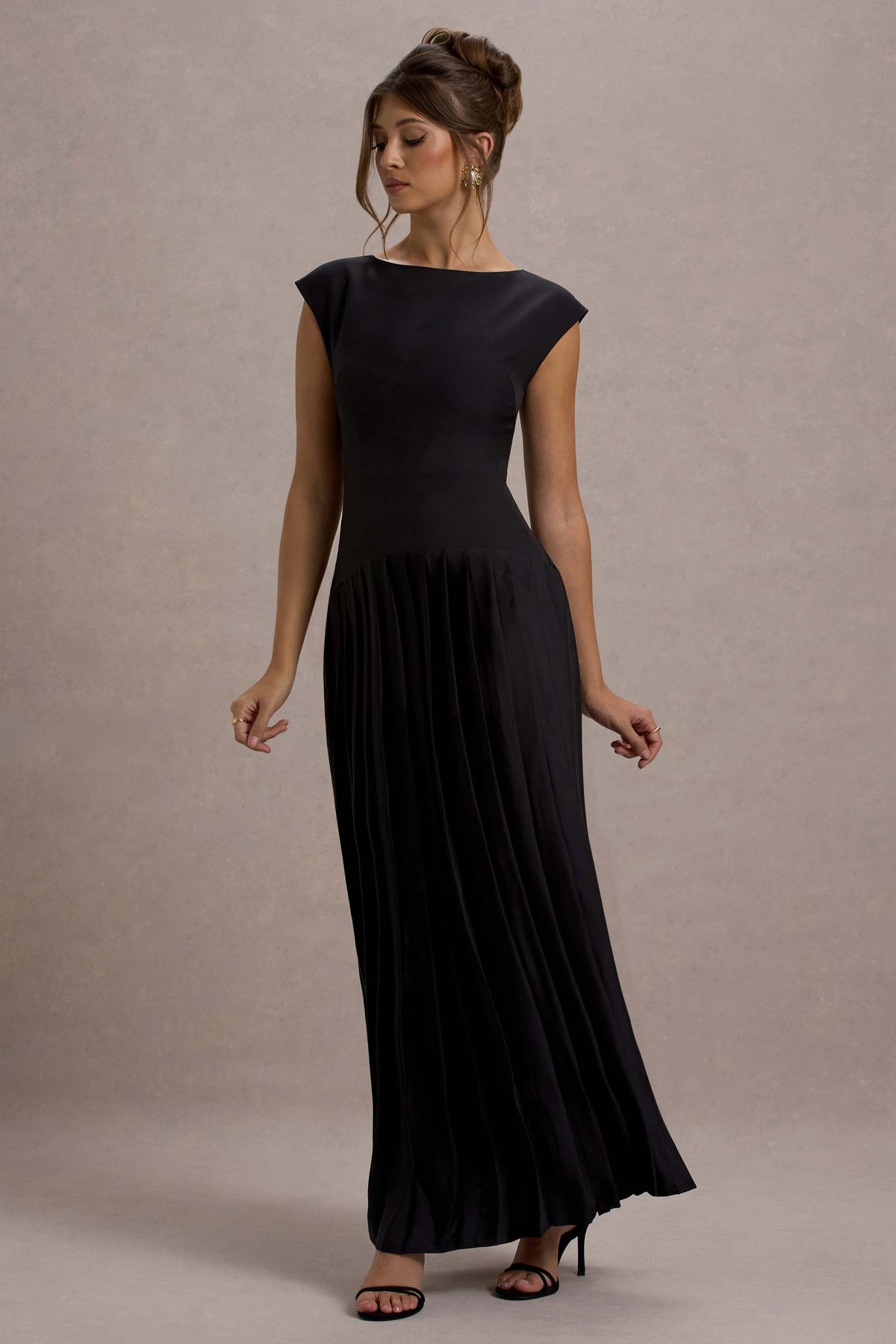 Arna | Black Boat-Neck Pleated Maxi Dress