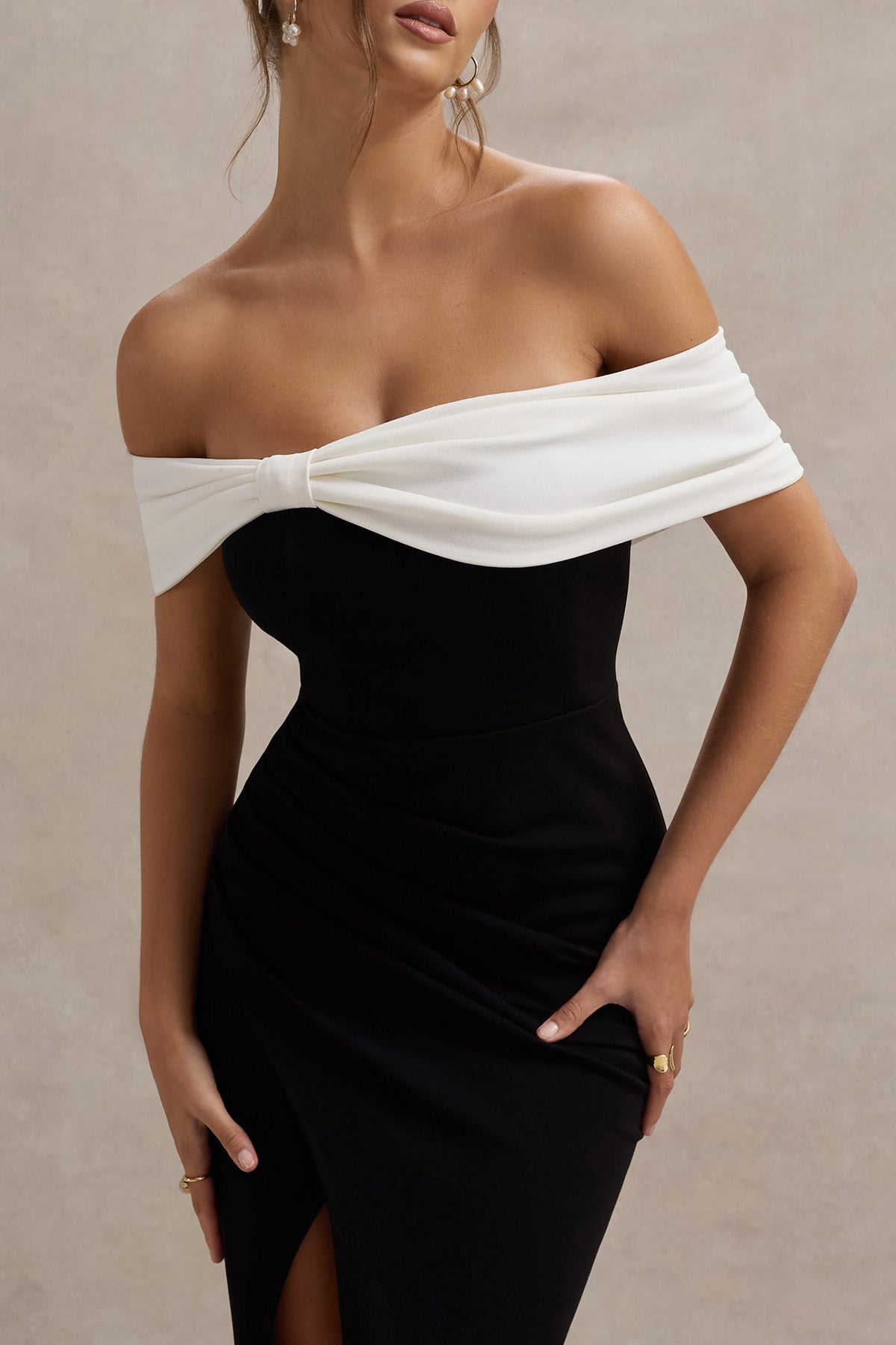 Eva Black & White Bardot Bow Detail Maxi Dress With Thigh Split – Club L London