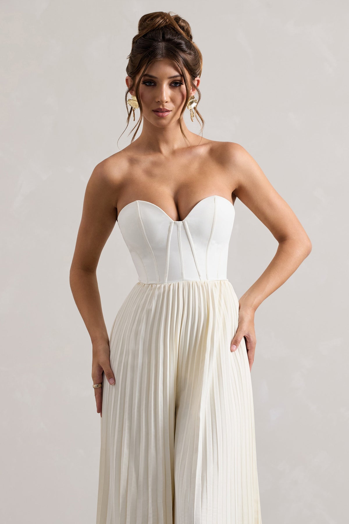 Couture Client | جامبسوت مشد كريمي من البليسيه بأرجل واسعة