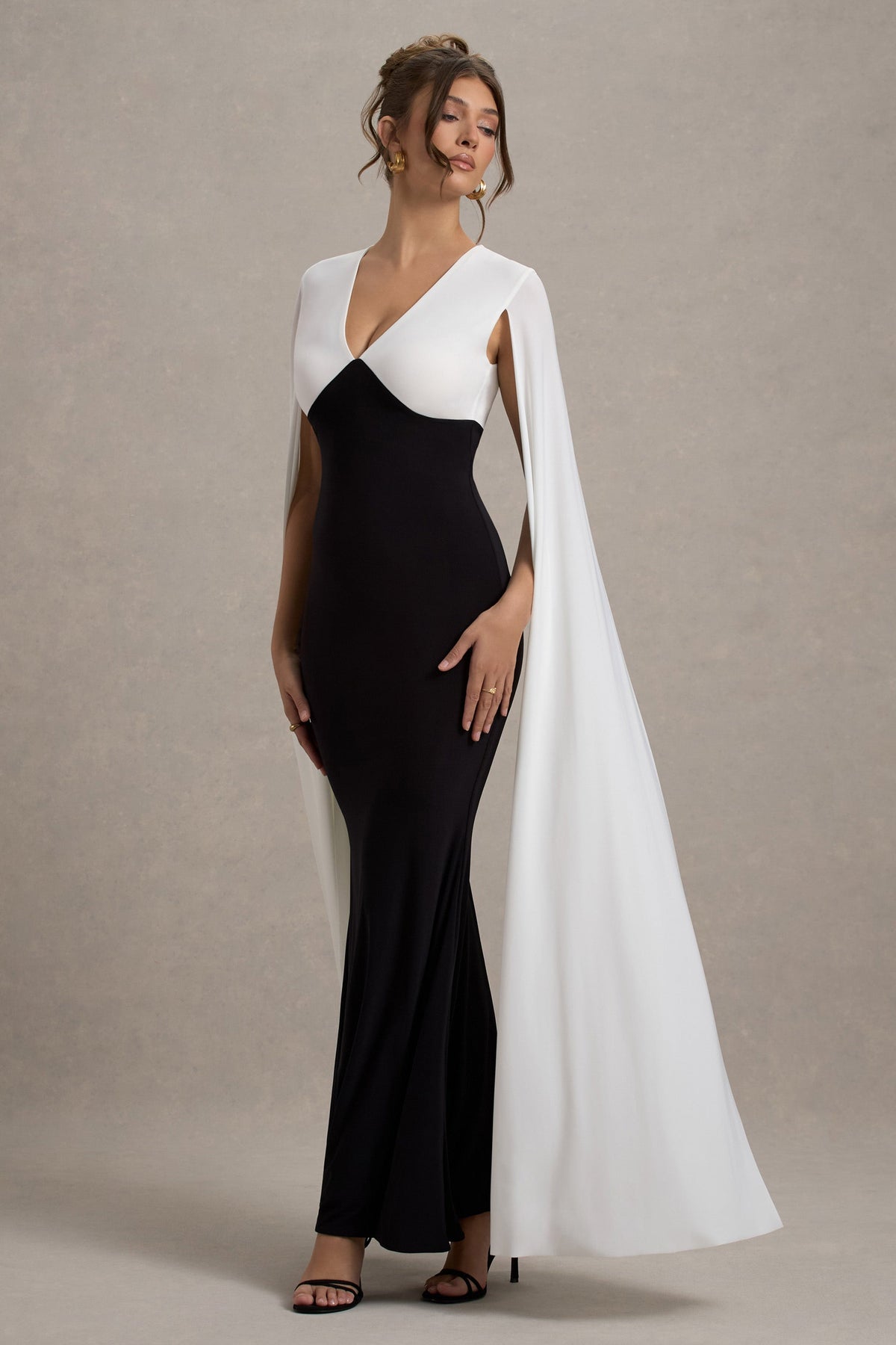 Grace Kelly | Black & White Plunge-Neck Maxi Dress With Cape Sleeves