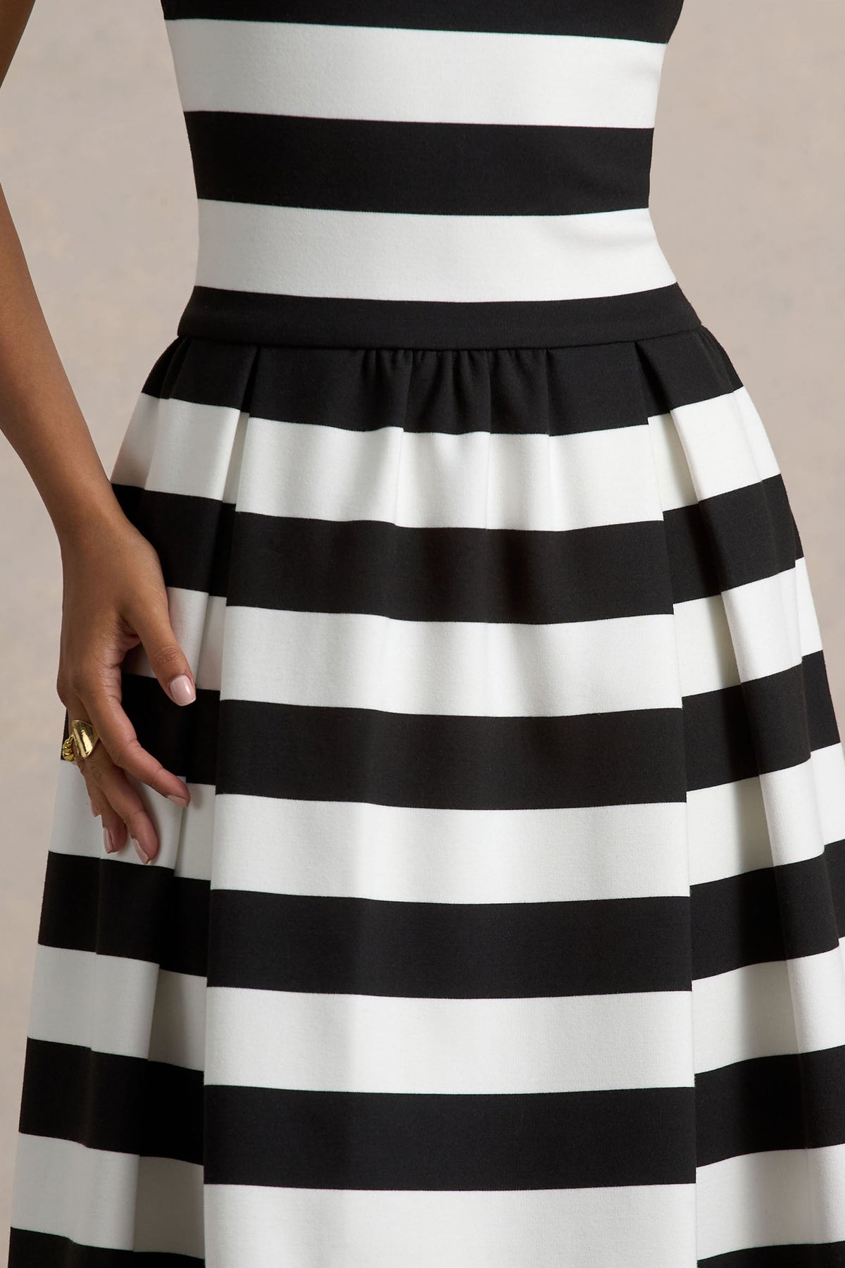 striped black white dress Black & White Striped Long Sleeve Knit Mini Dress Black & White / 10