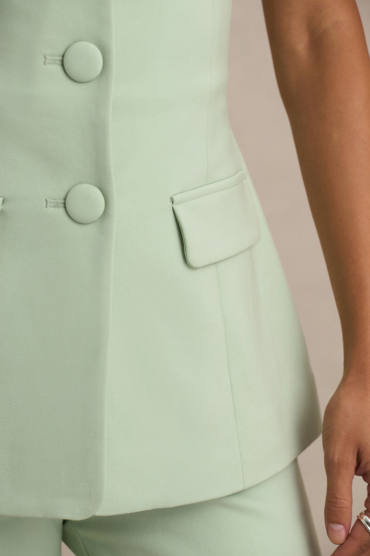 uploaded_image_4_u9l92